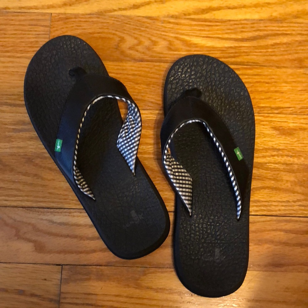 Sanuk leather thong size 7